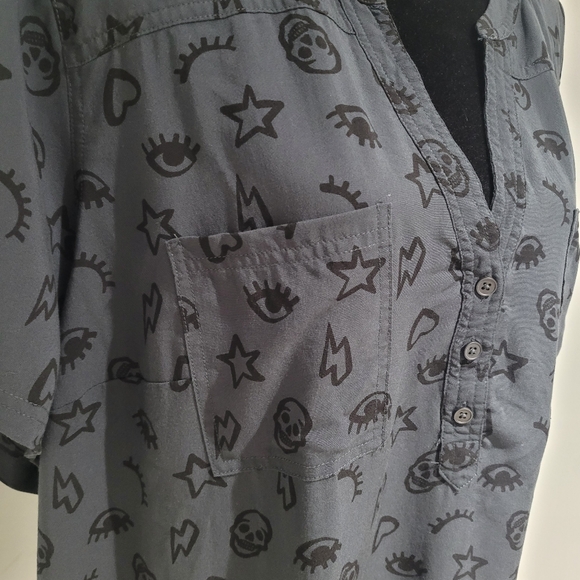 Torrid Women's Harper Georgette Skull Print Blouse Size 3 Gray Whimsigoth Casual - Picture 6 of 11